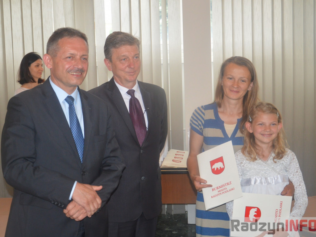 Na Radzie Miasta wyróżniono najlepszych uczniów