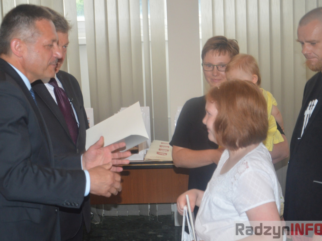 Na Radzie Miasta wyróżniono najlepszych uczniów