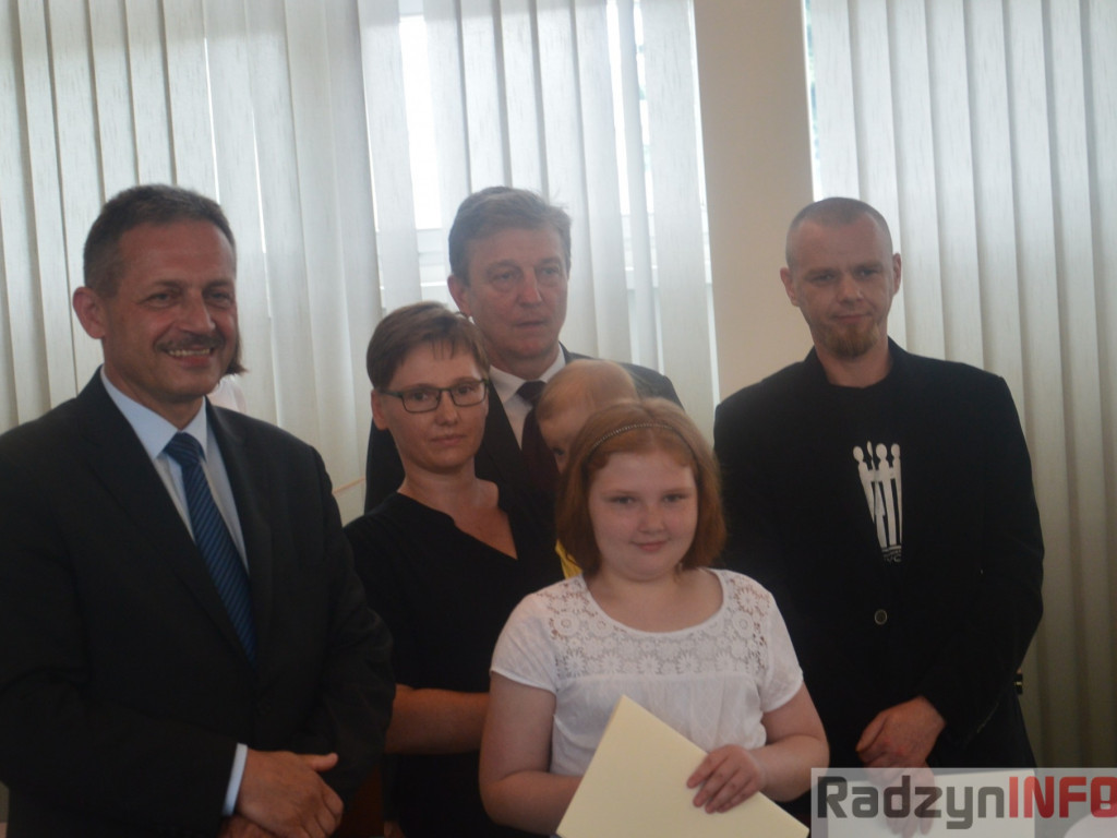 Na Radzie Miasta wyróżniono najlepszych uczniów