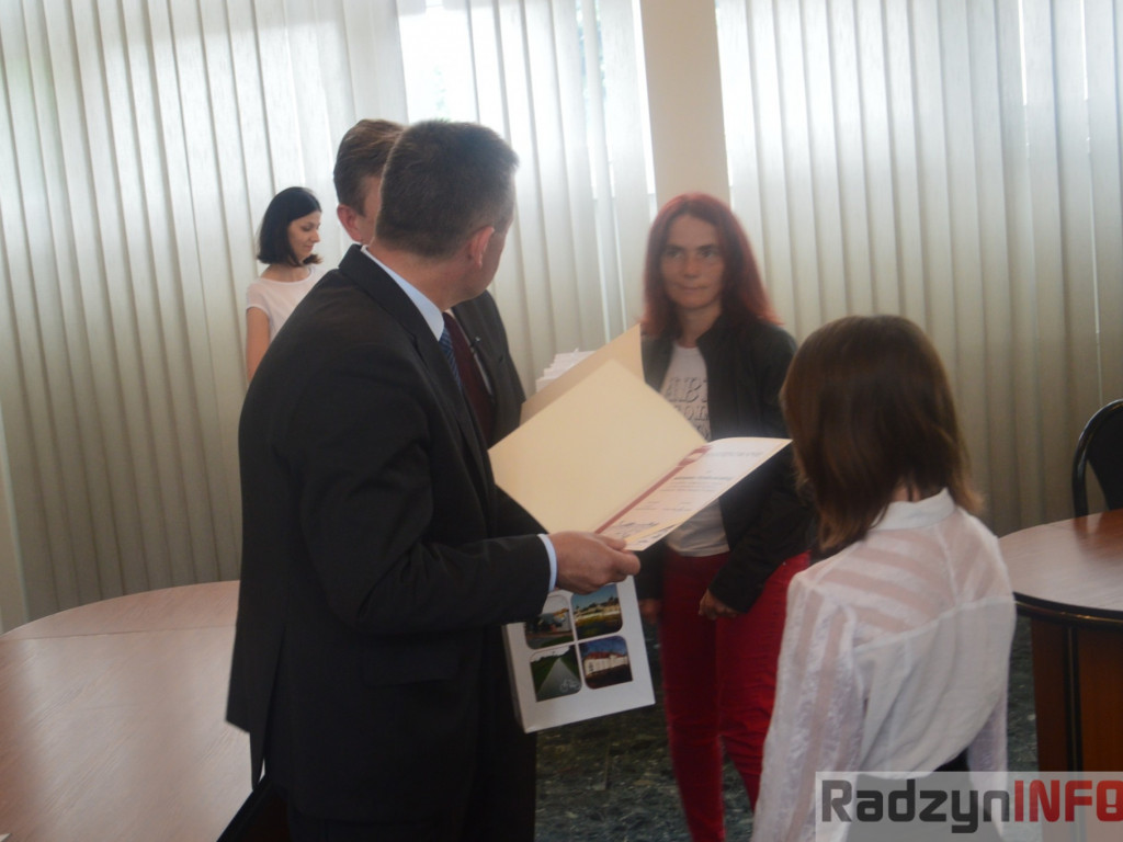 Na Radzie Miasta wyróżniono najlepszych uczniów