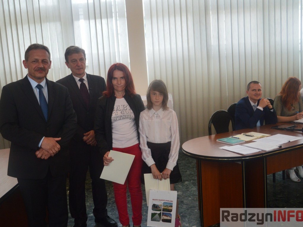 Na Radzie Miasta wyróżniono najlepszych uczniów