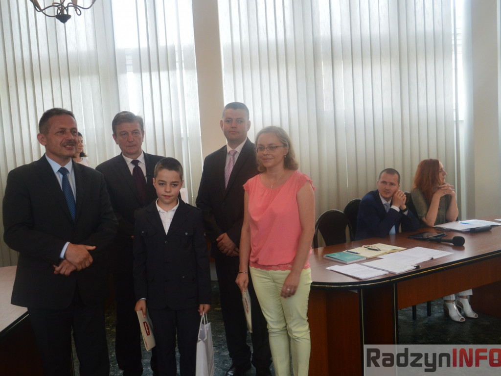 Na Radzie Miasta wyróżniono najlepszych uczniów