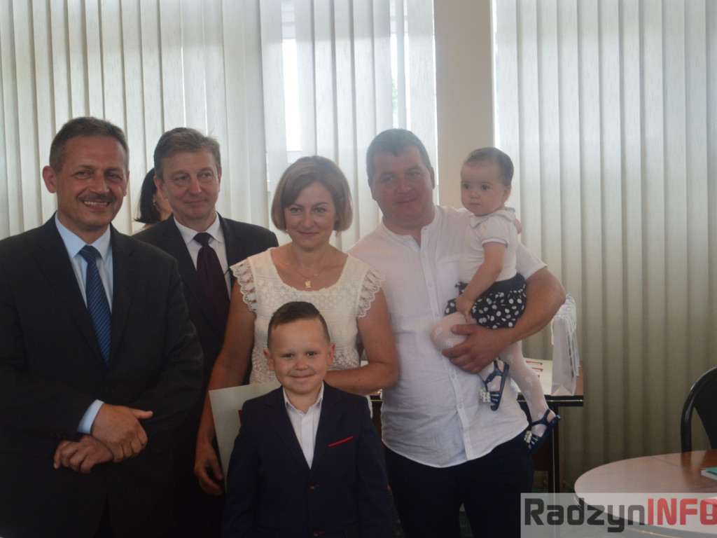 Na Radzie Miasta wyróżniono najlepszych uczniów