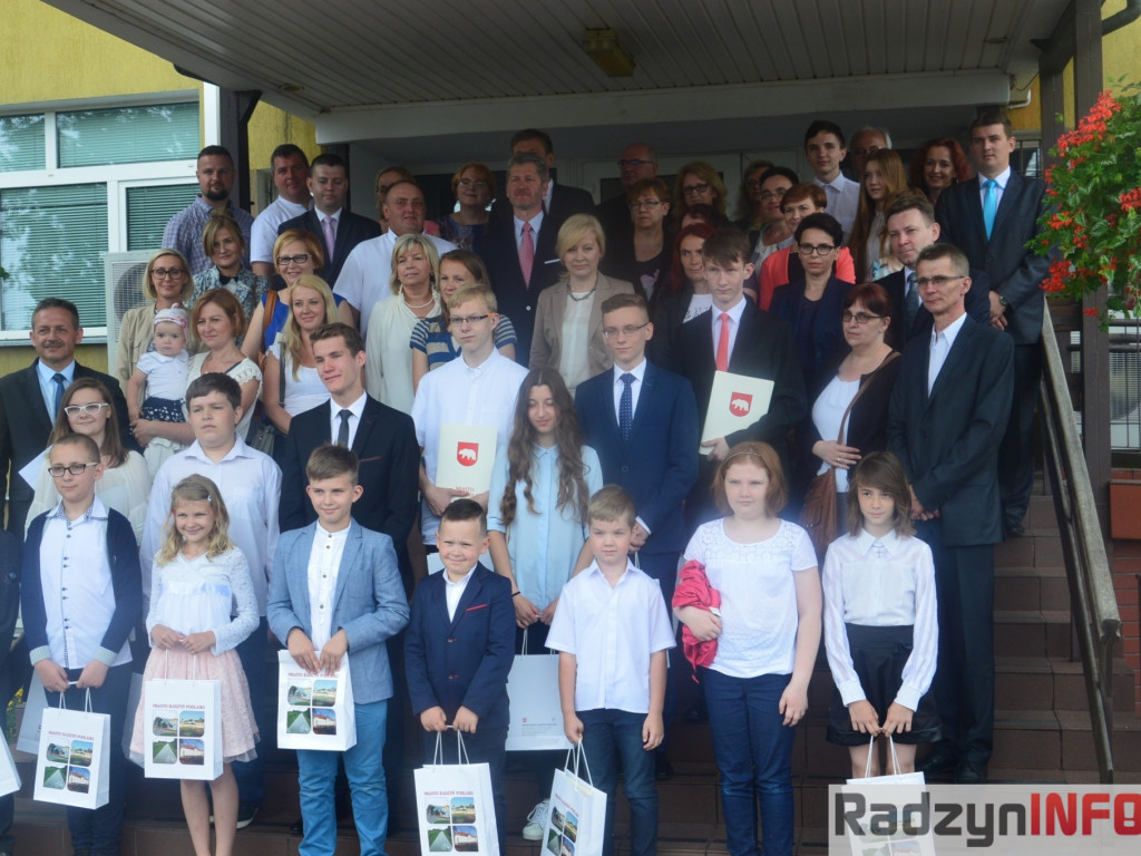 Na Radzie Miasta wyróżniono najlepszych uczniów