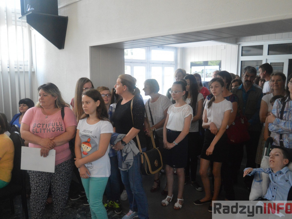 Najlepsi uczniowie wyróżnieni przez wójta Gminy Radzyń