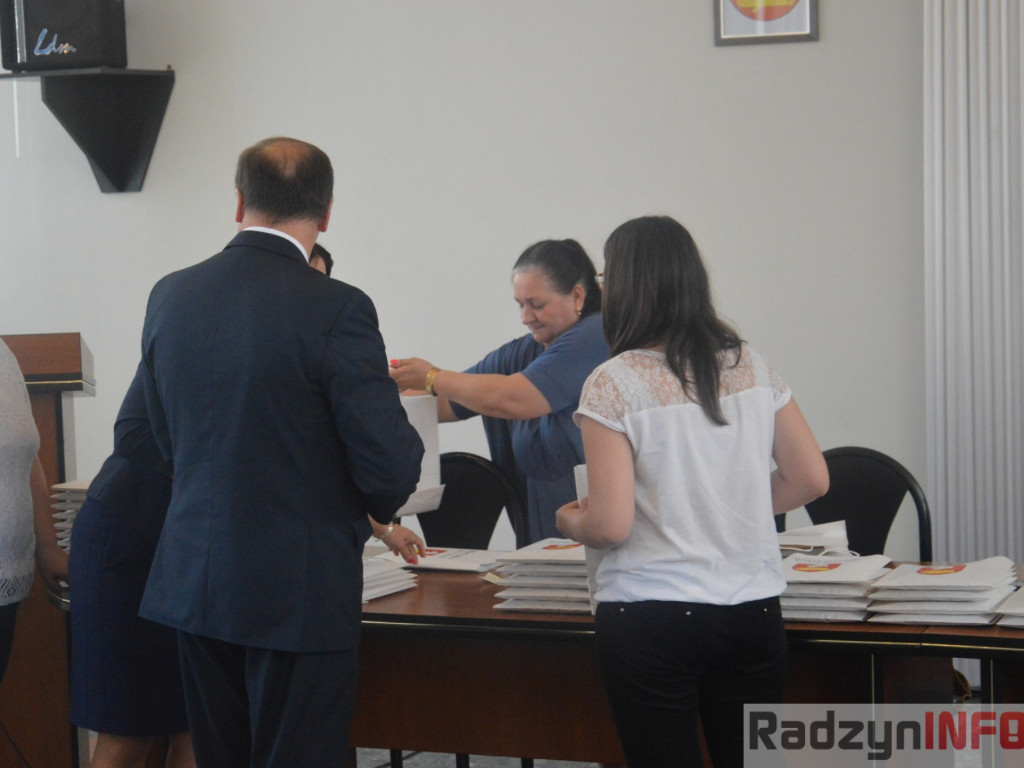 Najlepsi uczniowie wyróżnieni przez wójta Gminy Radzyń
