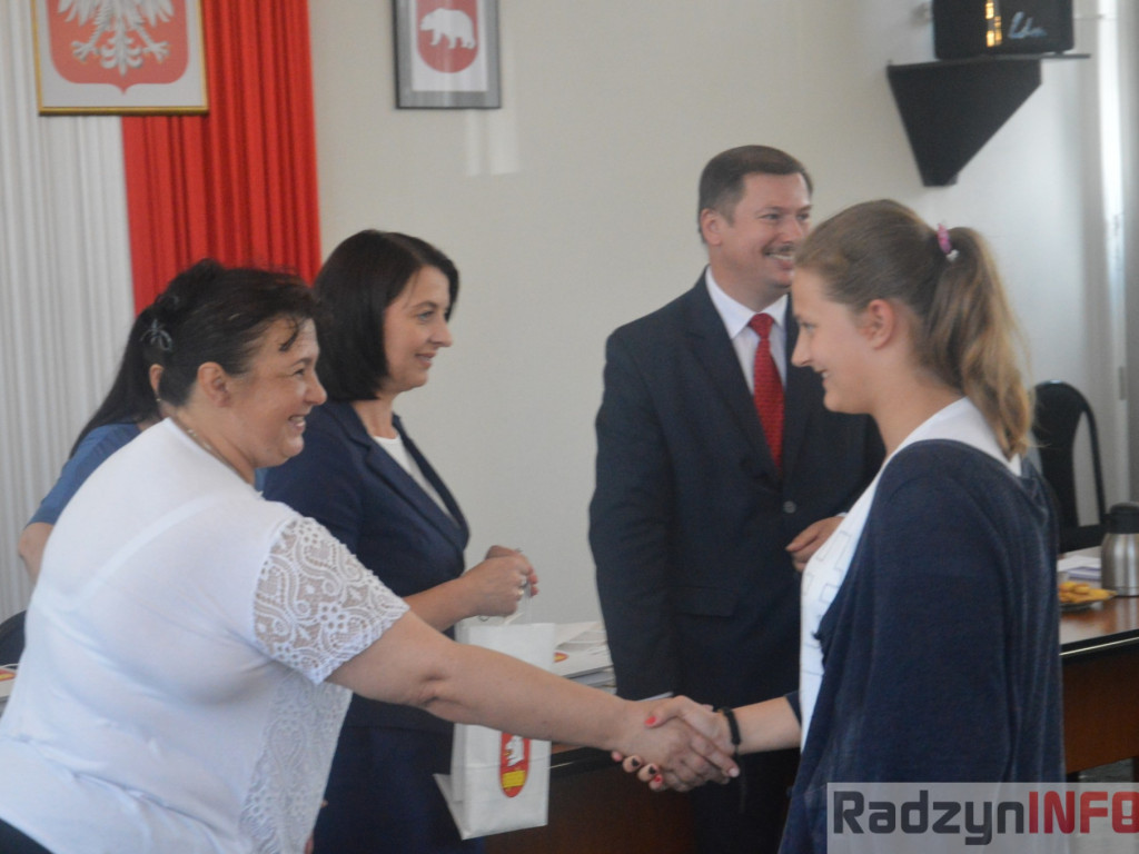 Najlepsi uczniowie wyróżnieni przez wójta Gminy Radzyń