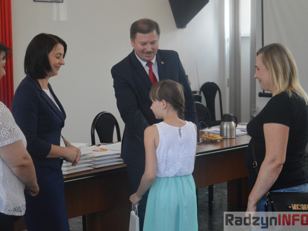 Najlepsi uczniowie wyróżnieni przez wójta Gminy Radzyń