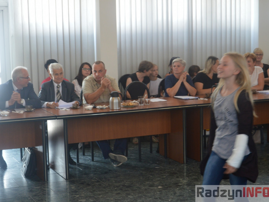 Najlepsi uczniowie wyróżnieni przez wójta Gminy Radzyń