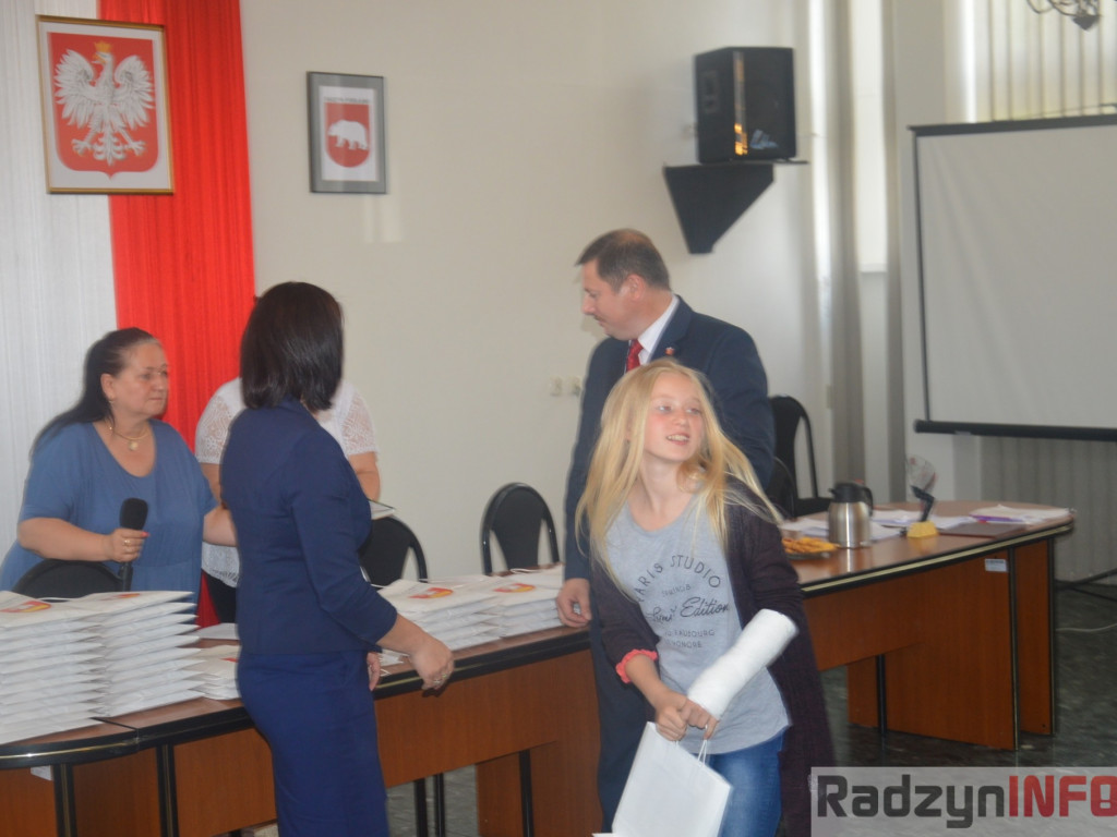 Najlepsi uczniowie wyróżnieni przez wójta Gminy Radzyń