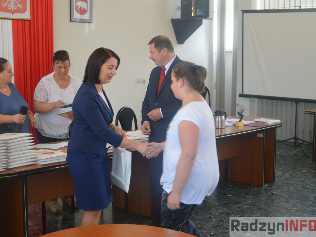 Najlepsi uczniowie wyróżnieni przez wójta Gminy Radzyń