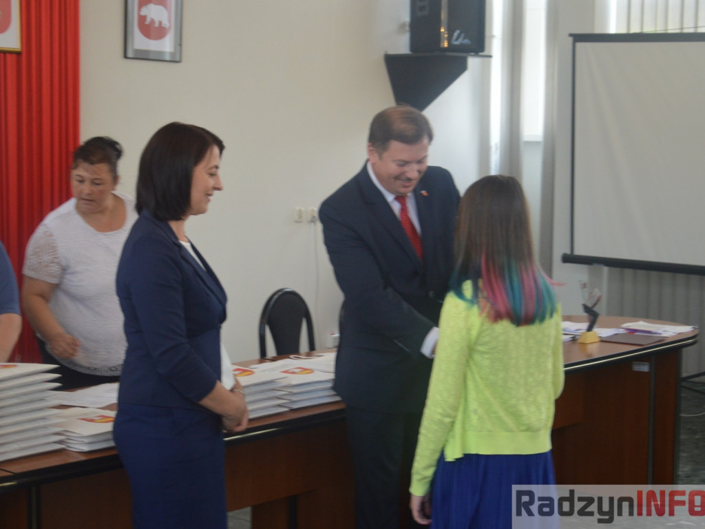 Najlepsi uczniowie wyróżnieni przez wójta Gminy Radzyń