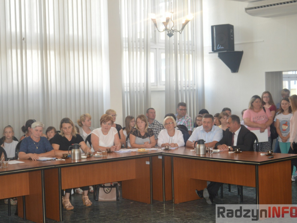 Najlepsi uczniowie wyróżnieni przez wójta Gminy Radzyń