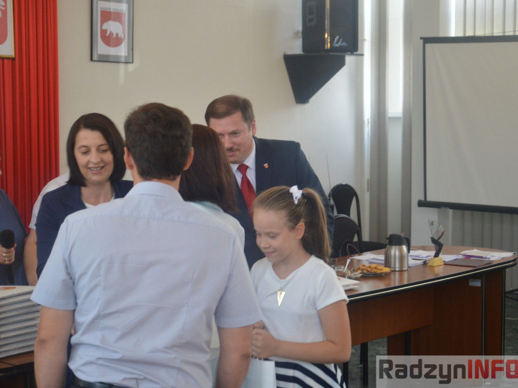 Najlepsi uczniowie wyróżnieni przez wójta Gminy Radzyń