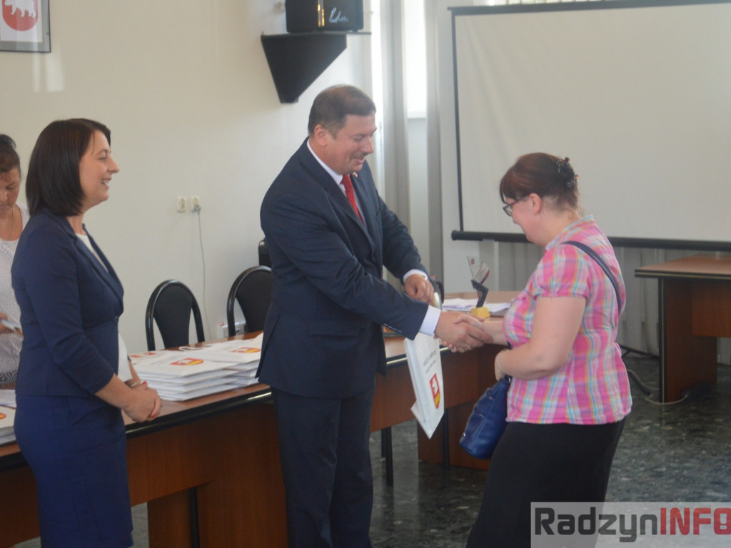 Najlepsi uczniowie wyróżnieni przez wójta Gminy Radzyń