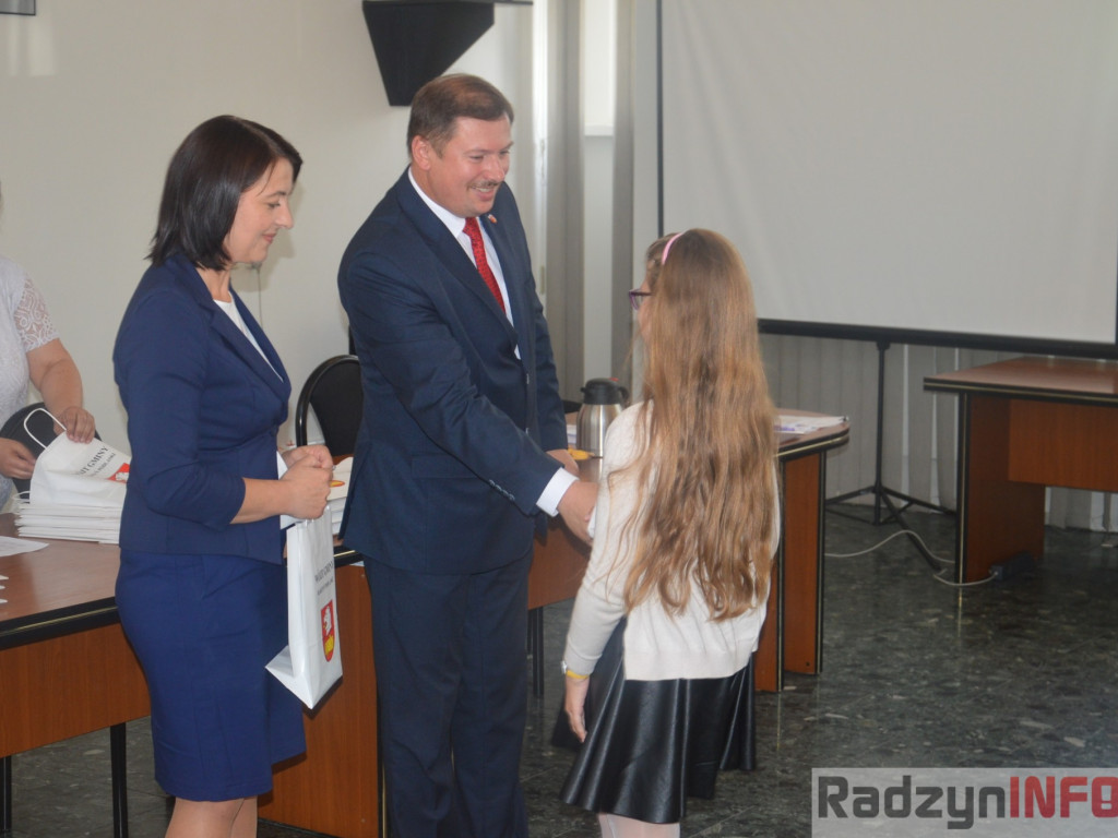 Najlepsi uczniowie wyróżnieni przez wójta Gminy Radzyń