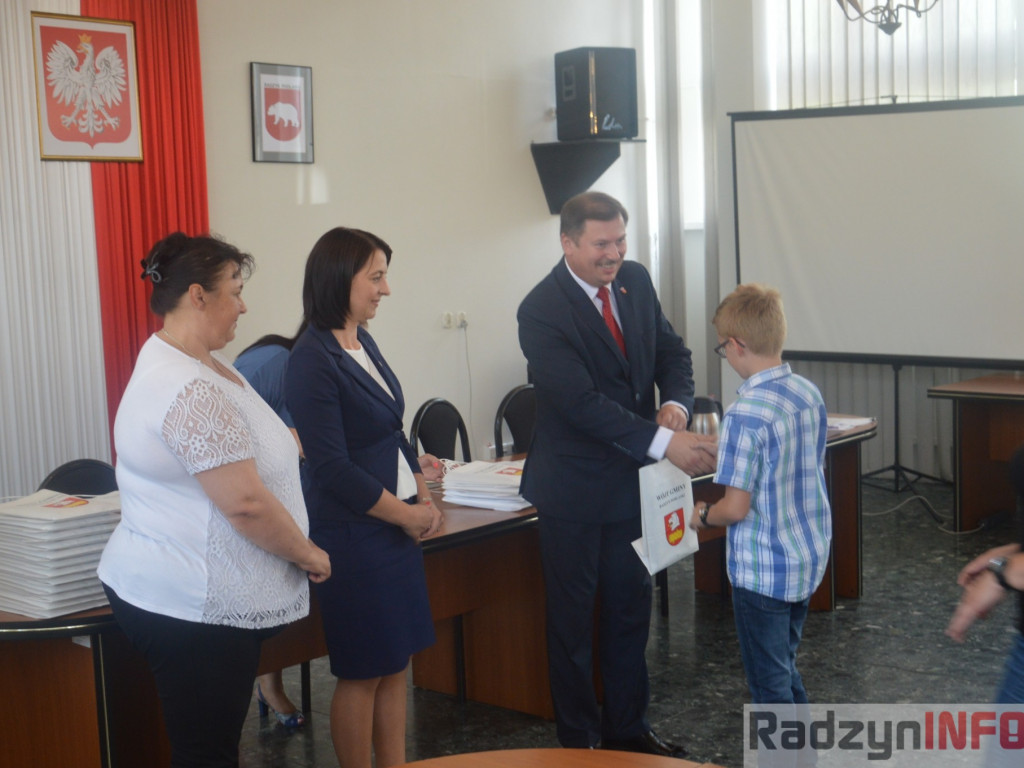 Najlepsi uczniowie wyróżnieni przez wójta Gminy Radzyń