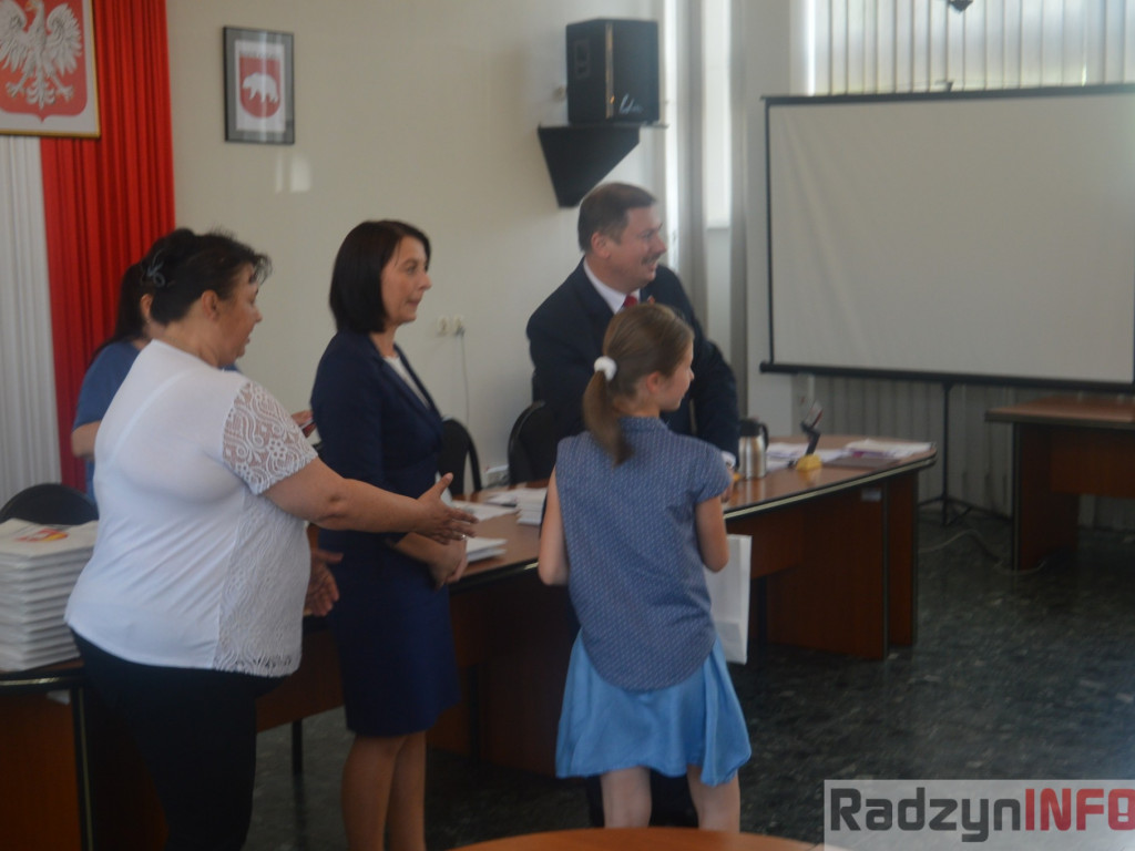 Najlepsi uczniowie wyróżnieni przez wójta Gminy Radzyń