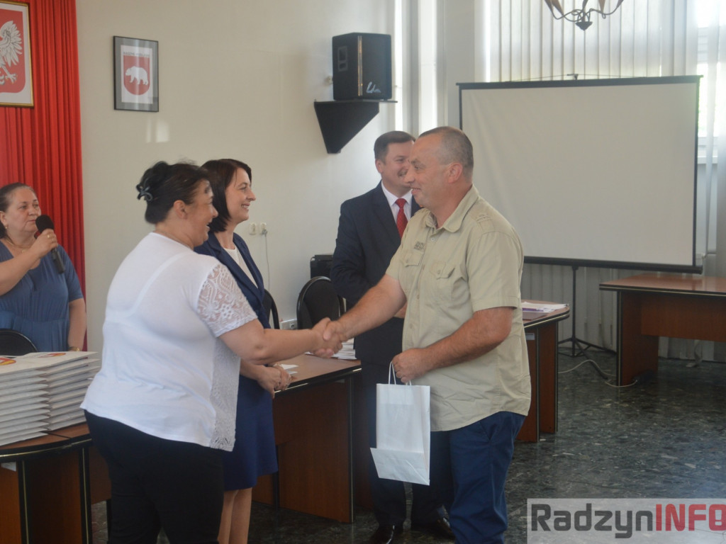 Najlepsi uczniowie wyróżnieni przez wójta Gminy Radzyń