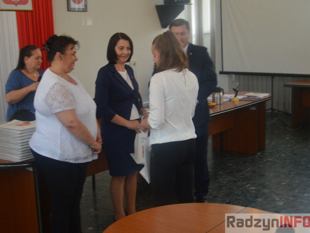 Najlepsi uczniowie wyróżnieni przez wójta Gminy Radzyń