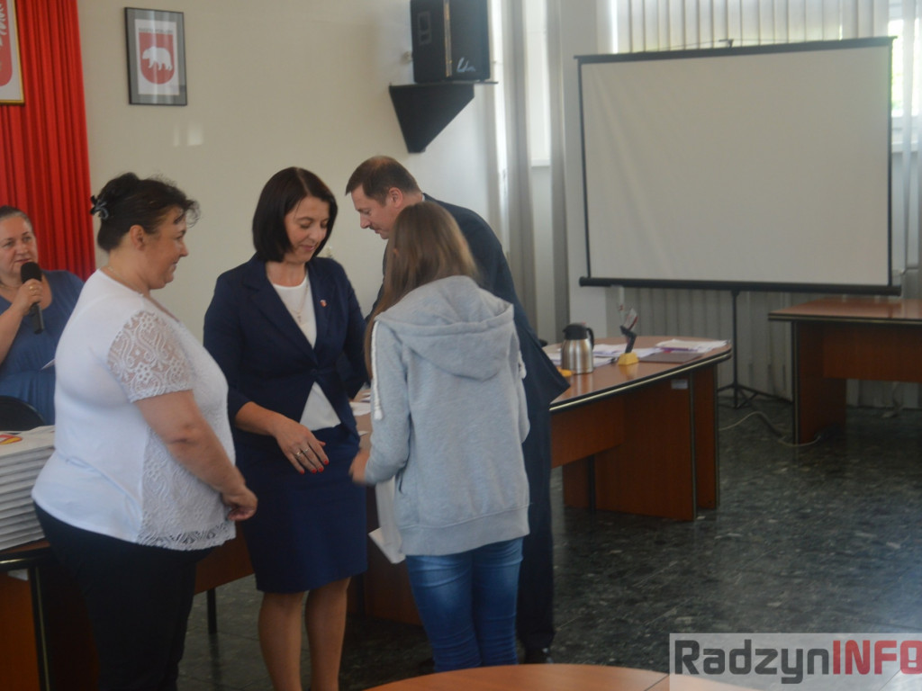 Najlepsi uczniowie wyróżnieni przez wójta Gminy Radzyń