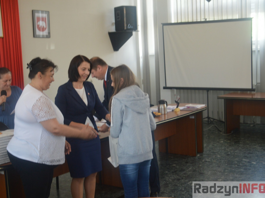 Najlepsi uczniowie wyróżnieni przez wójta Gminy Radzyń