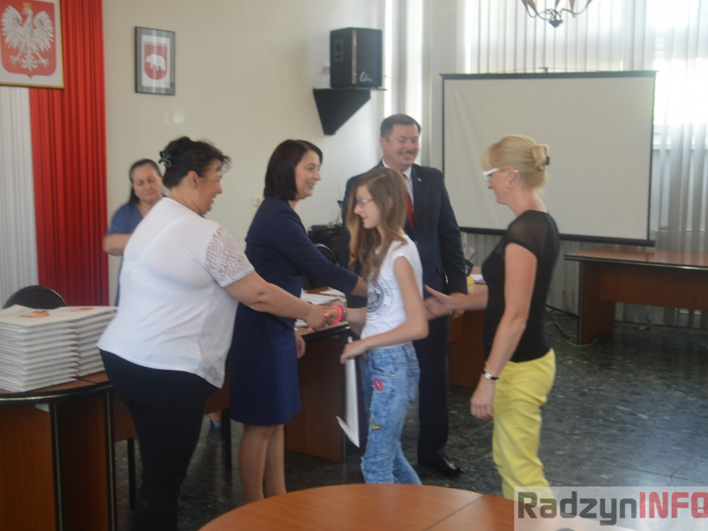 Najlepsi uczniowie wyróżnieni przez wójta Gminy Radzyń