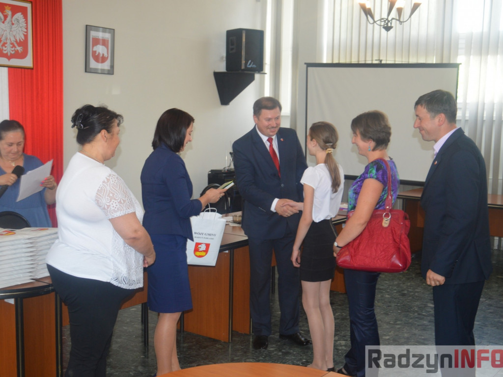 Najlepsi uczniowie wyróżnieni przez wójta Gminy Radzyń