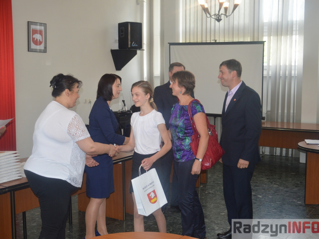 Najlepsi uczniowie wyróżnieni przez wójta Gminy Radzyń