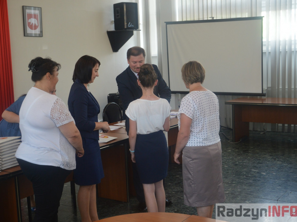 Najlepsi uczniowie wyróżnieni przez wójta Gminy Radzyń