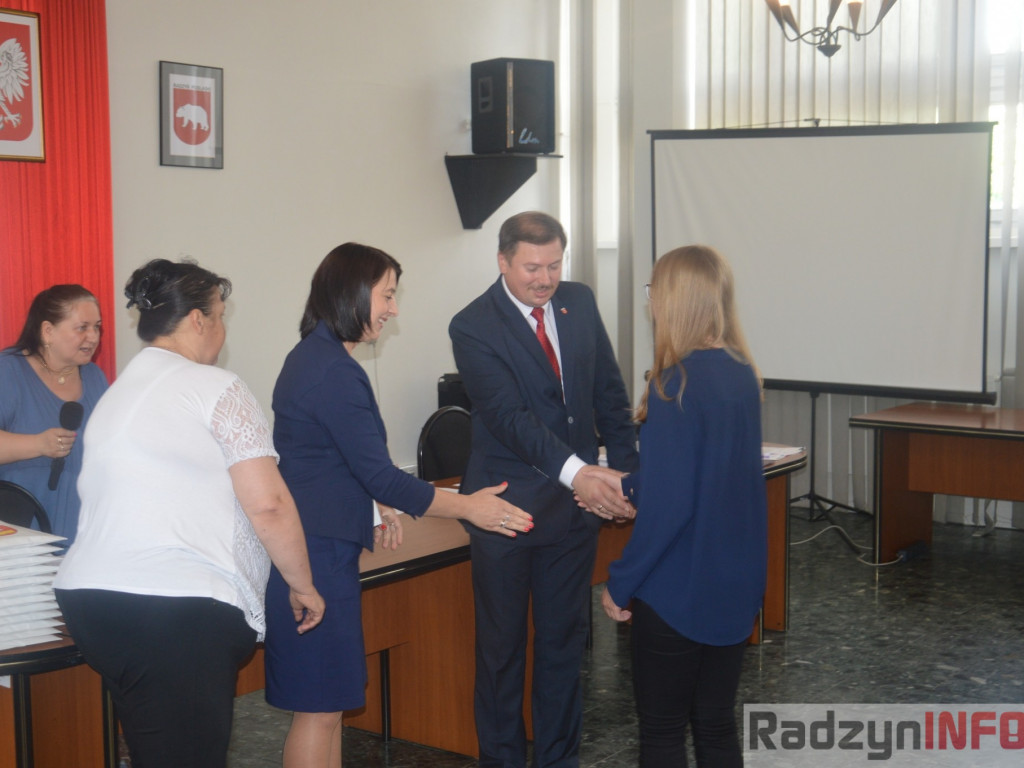 Najlepsi uczniowie wyróżnieni przez wójta Gminy Radzyń