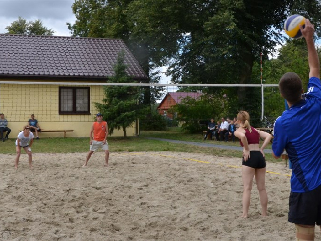 Turniej siatkarski w Płudach