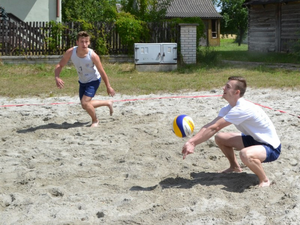 Turniej siatkarski w Płudach