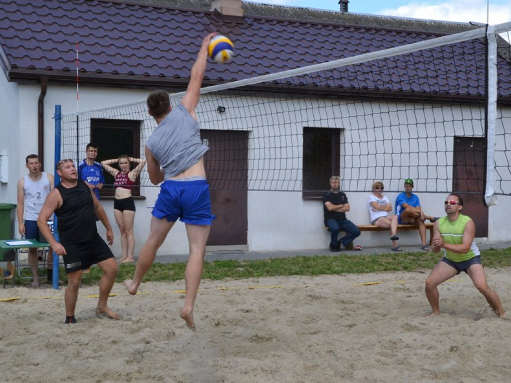 Turniej siatkarski w Płudach