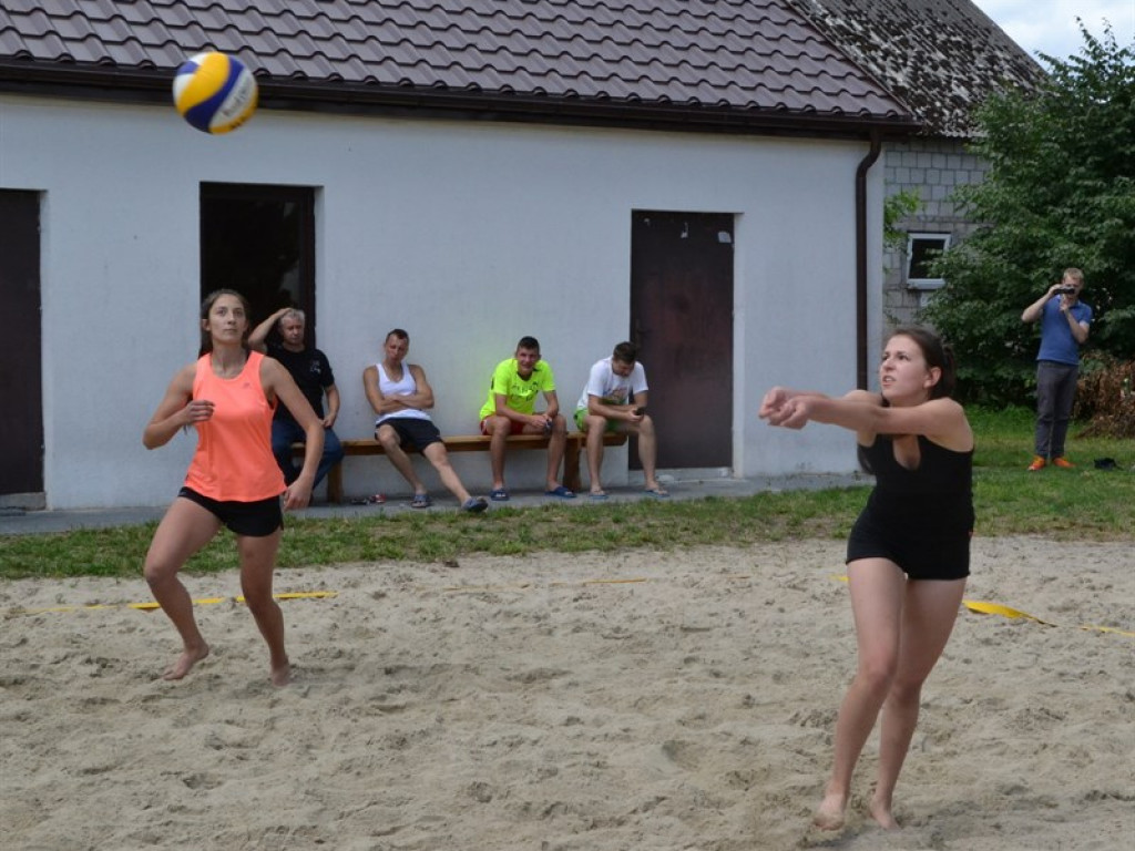Turniej siatkarski w Płudach