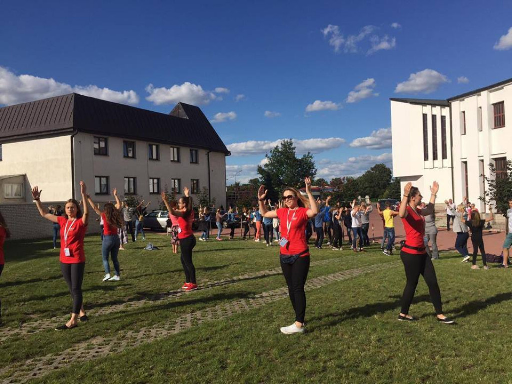 Zagraniczna młodzież w komplecie
