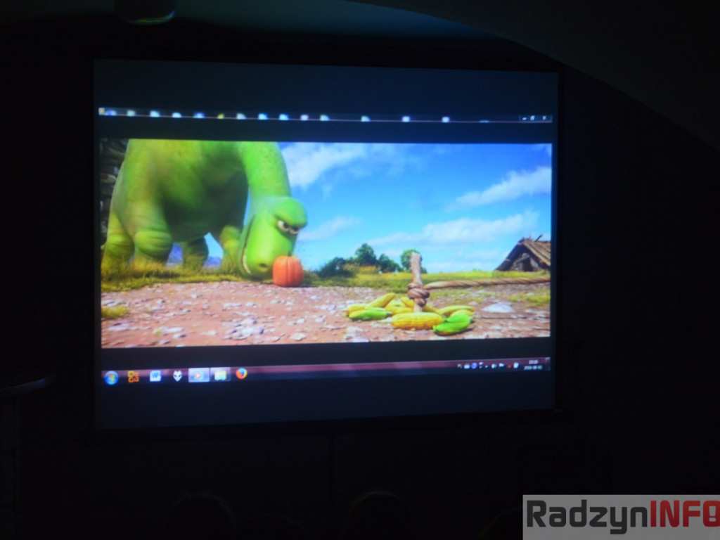 Projekcja filmu zamiast ogniska w ROK