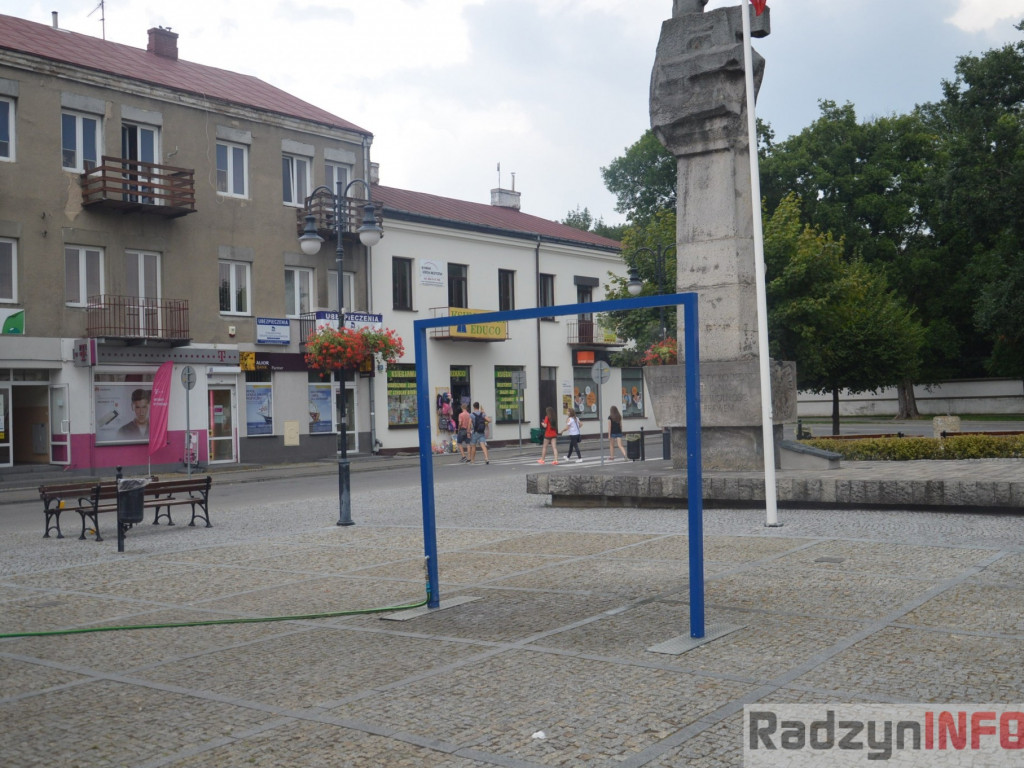Na Placu Wolności stanęła kurtyna wodna