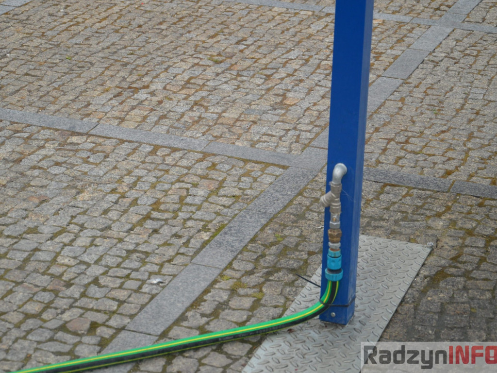 Na Placu Wolności stanęła kurtyna wodna