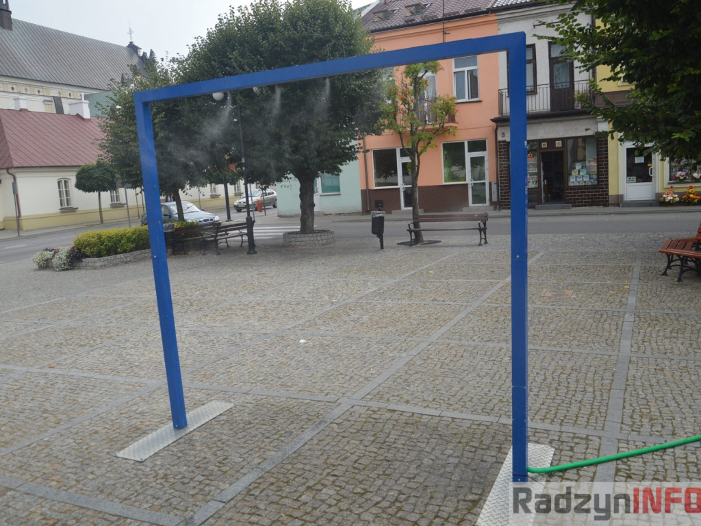 Na Placu Wolności stanęła kurtyna wodna