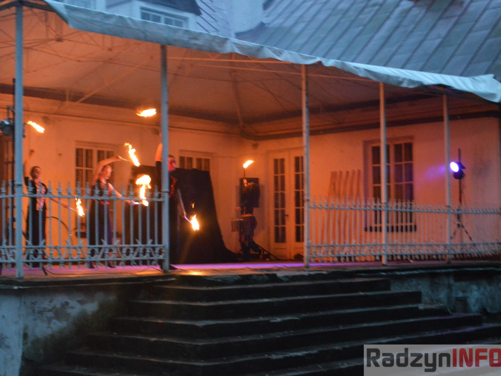 Widowisko teatru ognia