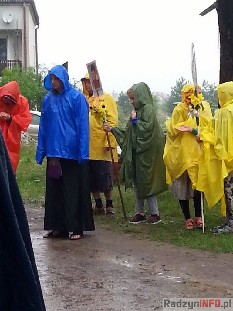 W deszczu, dzień 8