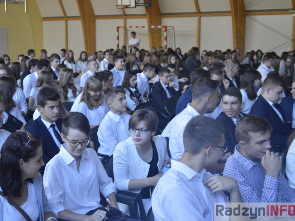 Tradycja i nowoczesność - pierwszy dzień szkoły w I LO