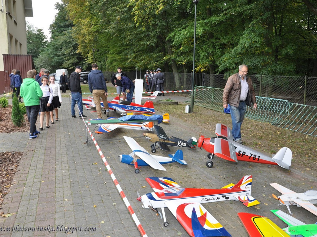 Pokaz modeli latających w Woli Osowińskiej