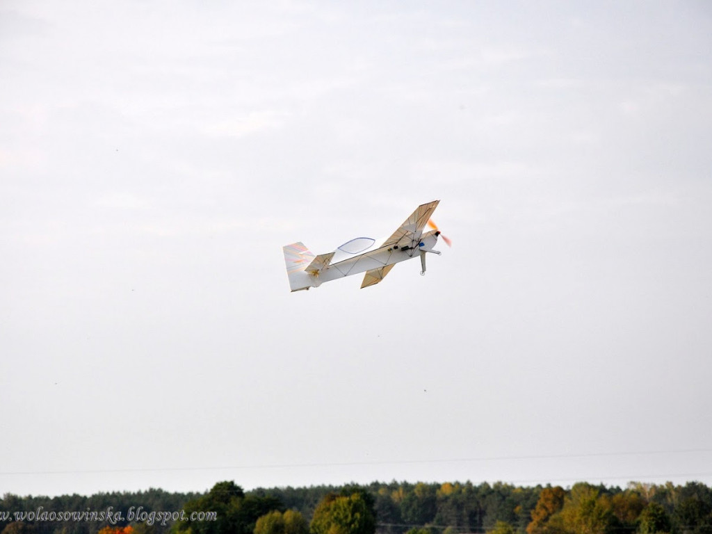 Pokaz modeli latających w Woli Osowińskiej