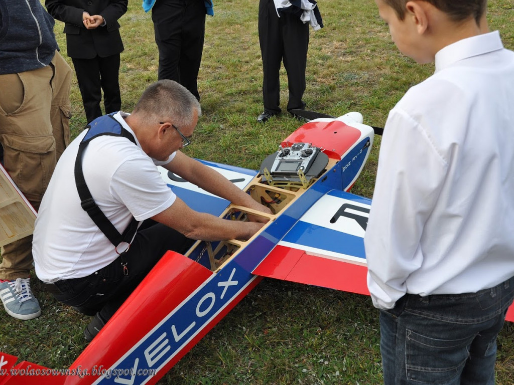 Pokaz modeli latających w Woli Osowińskiej