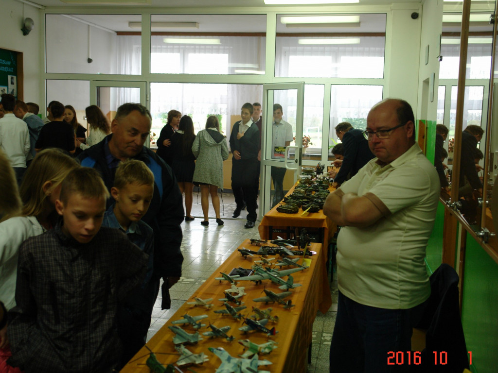 Pokaz modeli latających w Woli Osowińskiej