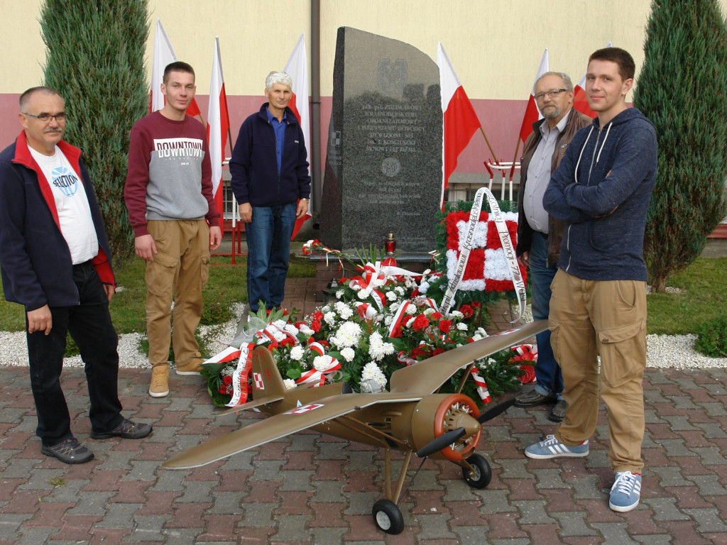 Pokaz modeli latających w Woli Osowińskiej