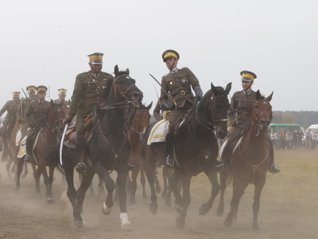 Parada kawaleryjska w 77. rocznicę bitwy pod Kockiem