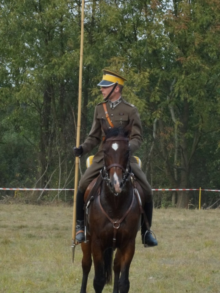 Parada kawaleryjska w 77. rocznicę bitwy pod Kockiem